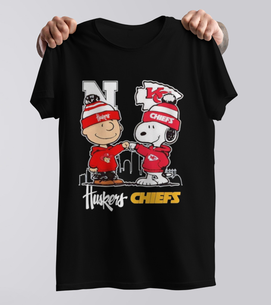 Charlie Brown Snoopy Nebraska Cornhuskers Kansas City Chiefs Husker Chiefs Team Spirit Icons T-Shirt