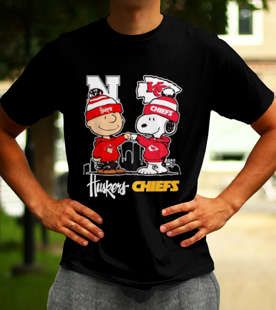 Charlie Brown Snoopy Nebraska Cornhuskers Kansas City Chiefs Husker Chiefs Team Spirit Icons T-Shirt