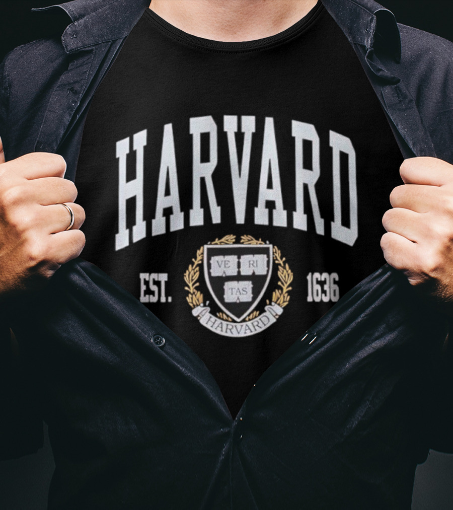 Harvard University Veritas Crest Est 1636 T-Shirt