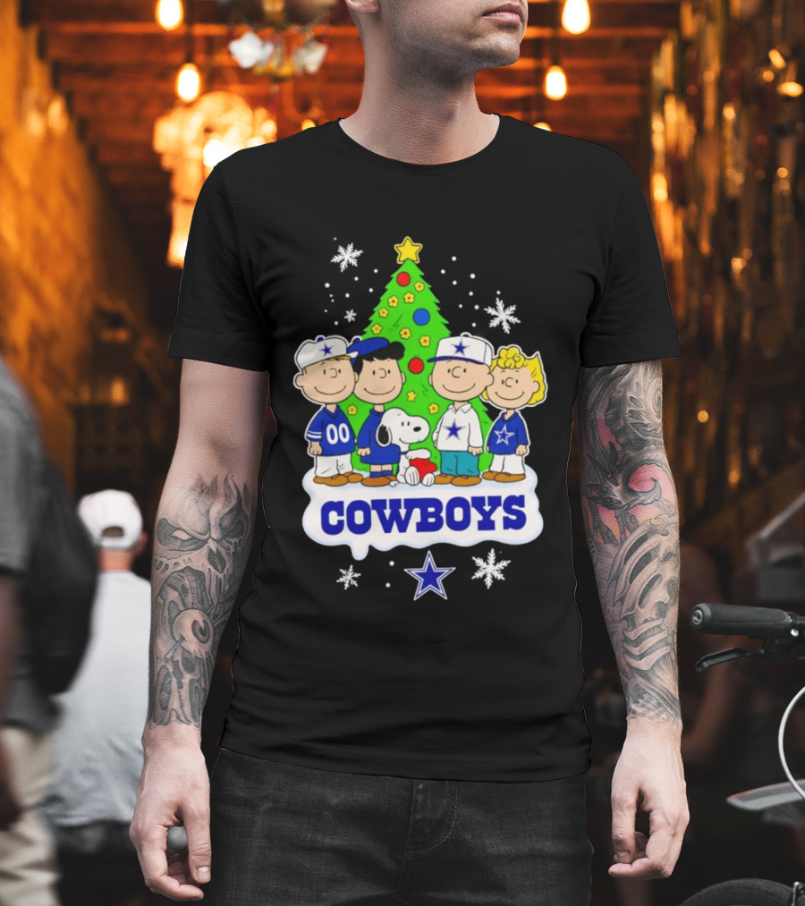 Peanuts Christmas With Dallas Cowboys NFL Team Snoopy And Friends T-Shirt