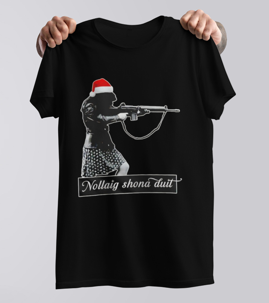 Nollaig Shona Duit Santa Christmas Santa Hat Woman Rifle T-Shirt