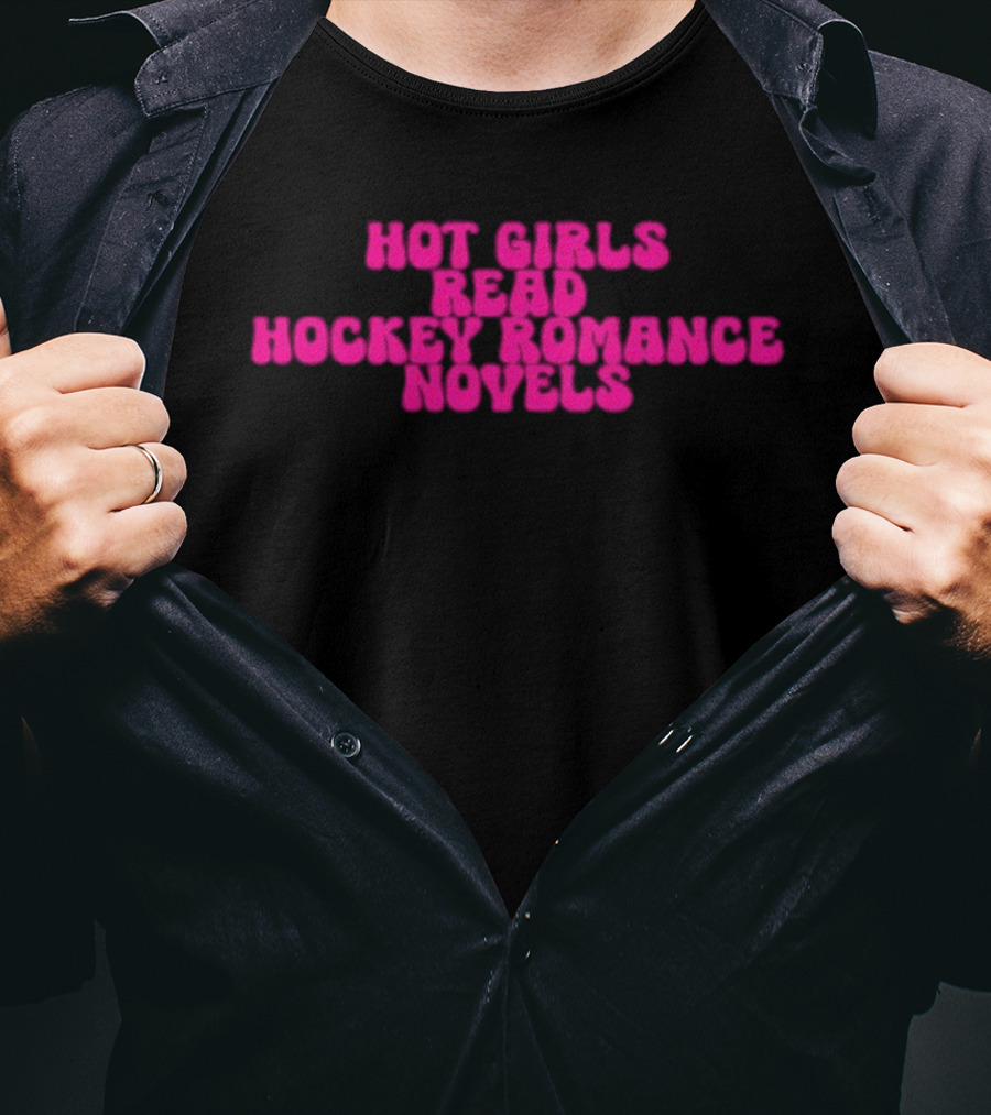 Hot Girls Read Hockey Romance Novels T-Shirt