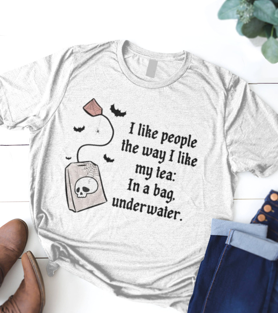 I Like People The Way I Like My Tea Skull Teabag Halloween Bats T-Shirt