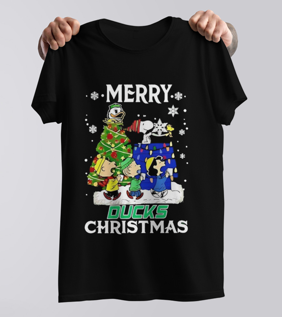 Merry Snoopy And Friends Oregon Ducks Christmas T-Shirt