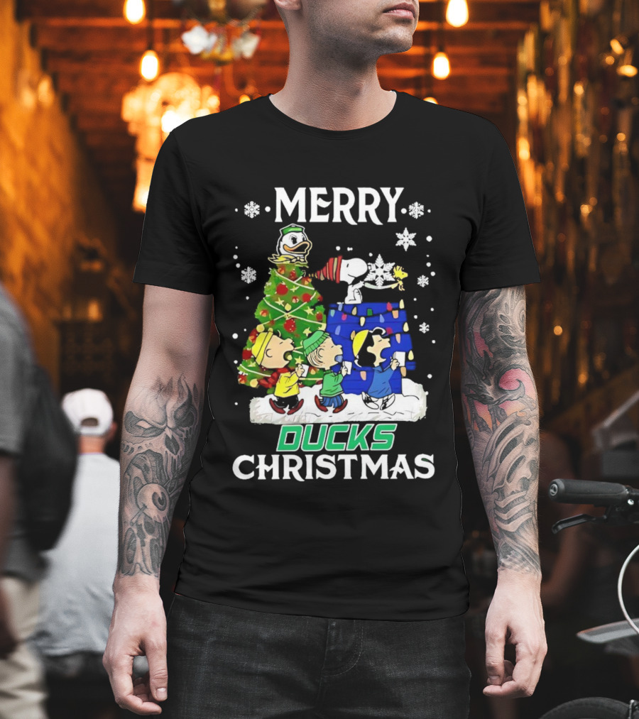 Merry Snoopy And Friends Oregon Ducks Christmas T-Shirt