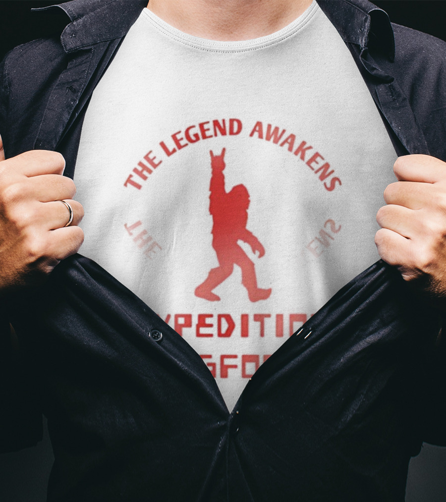 The Legend Awakens Expedition Bigfoot Bluff Creek Encounter 1976 T-Shirt