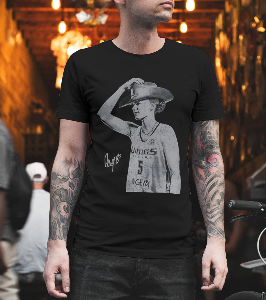 Paige Bueckers Dallas Wings Basketball Vintage Cowboy Hat Signature T-Shirt