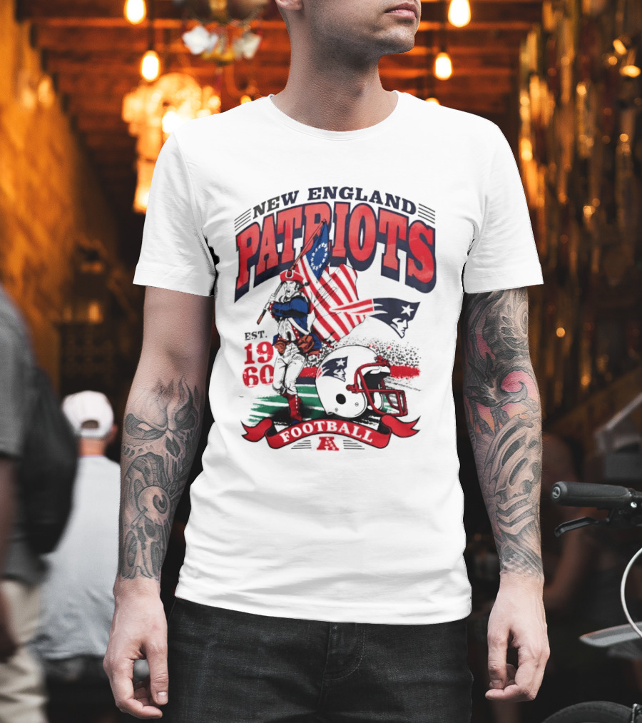 New England Patriots Football Est 1960 Vintage Style Helmet And Flag T-Shirt
