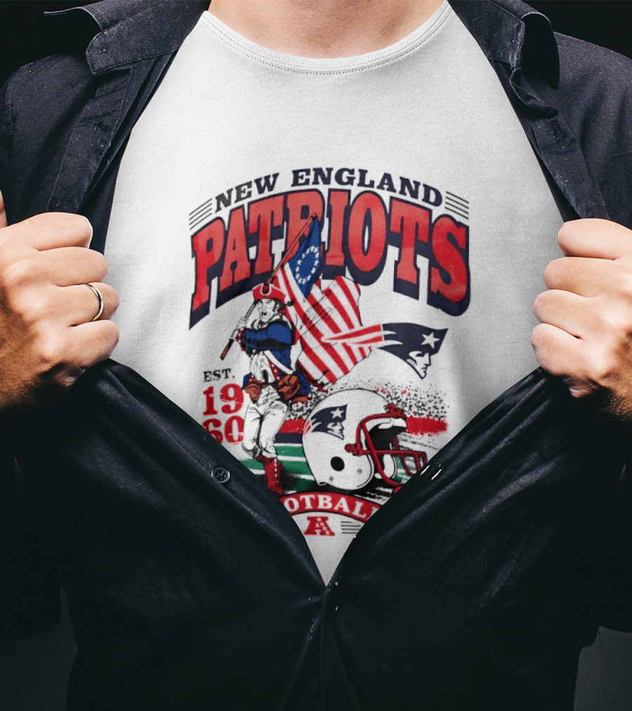 New England Patriots Football Est 1960 Vintage Style Helmet And Flag T-Shirt