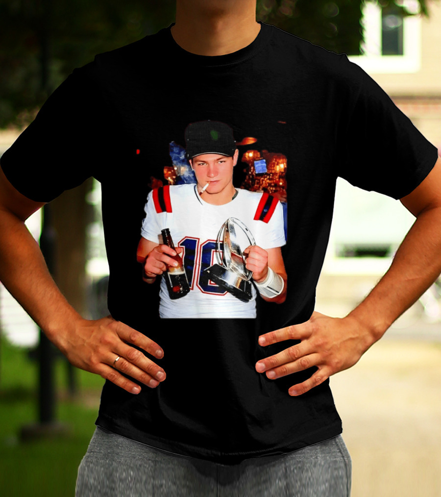 New England Patriots 16 Smoking Beer Trophy T-Shirt