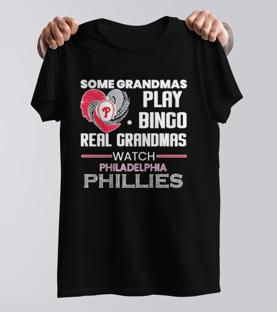 Some Grandmas Play Bingo Real Grandmas Philadelphia Phillies T-Shirt