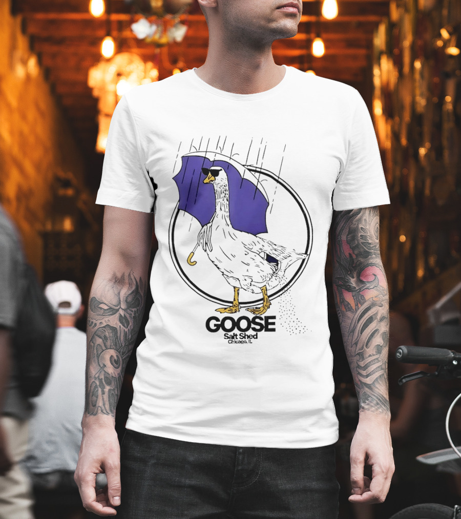 Goose Salt Shed Chicago IL Purple Umbrella Rain T-Shirt
