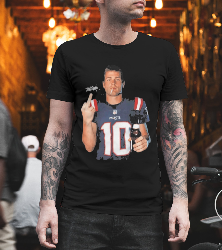 Patriots Number 10 Middle Finger Gesture Smoking Beer T-Shirt