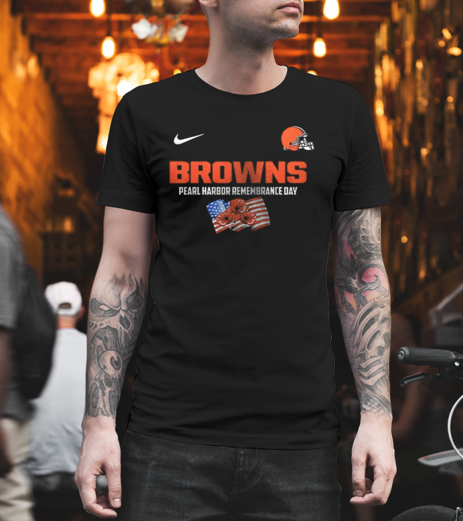 Browns Pearl Harbor Remembrance Day Nike American Flag Helmet T-Shirt