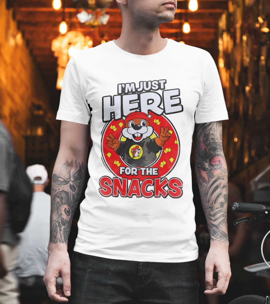 I'm Just Here For The Snacks Buc Ee's Fun Cartoon T-Shirt