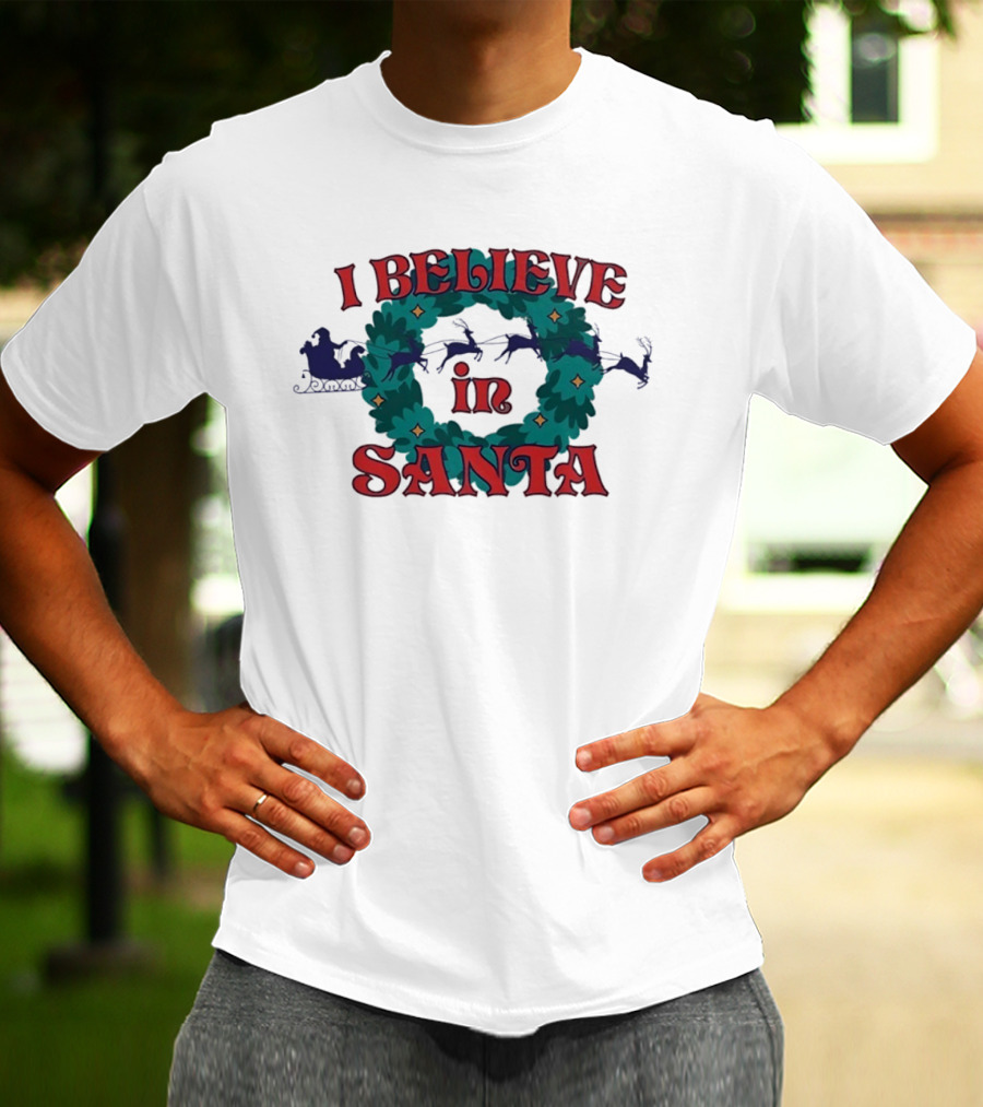 I Believe In Santa Sleigh And Reindeer Wreath Christmas T-Shirt