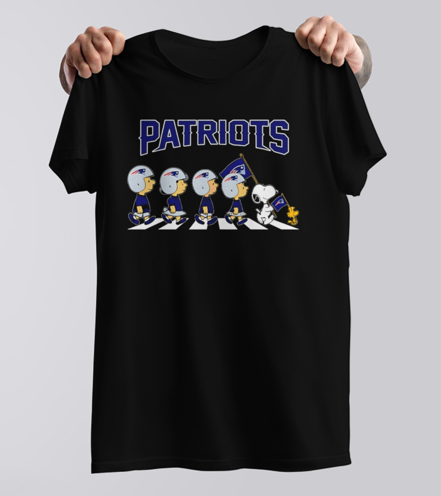 Peanuts New England Patriots Football Snoopy Woodstock Walking Abbey Road Flag T-Shirt