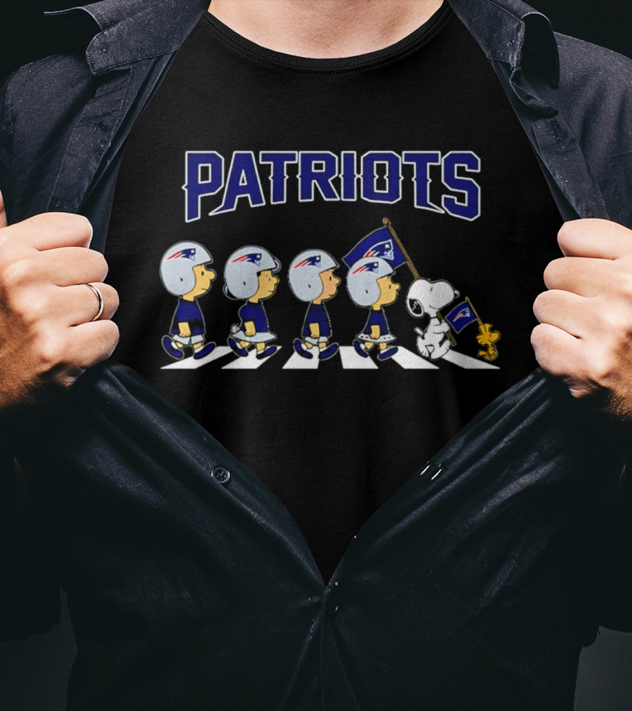 Peanuts New England Patriots Football Snoopy Woodstock Walking Abbey Road Flag T-Shirt