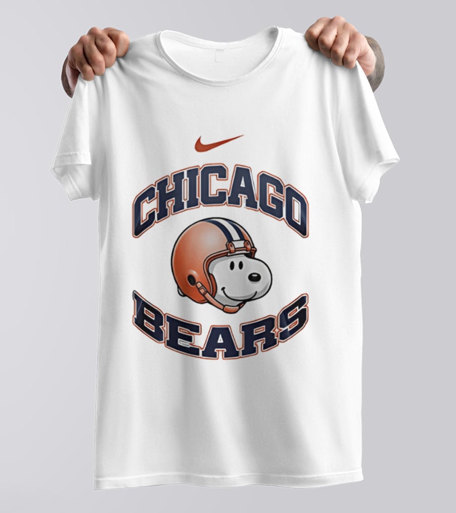 Nike Chicago Bears Snoopy Helmet T-Shirt