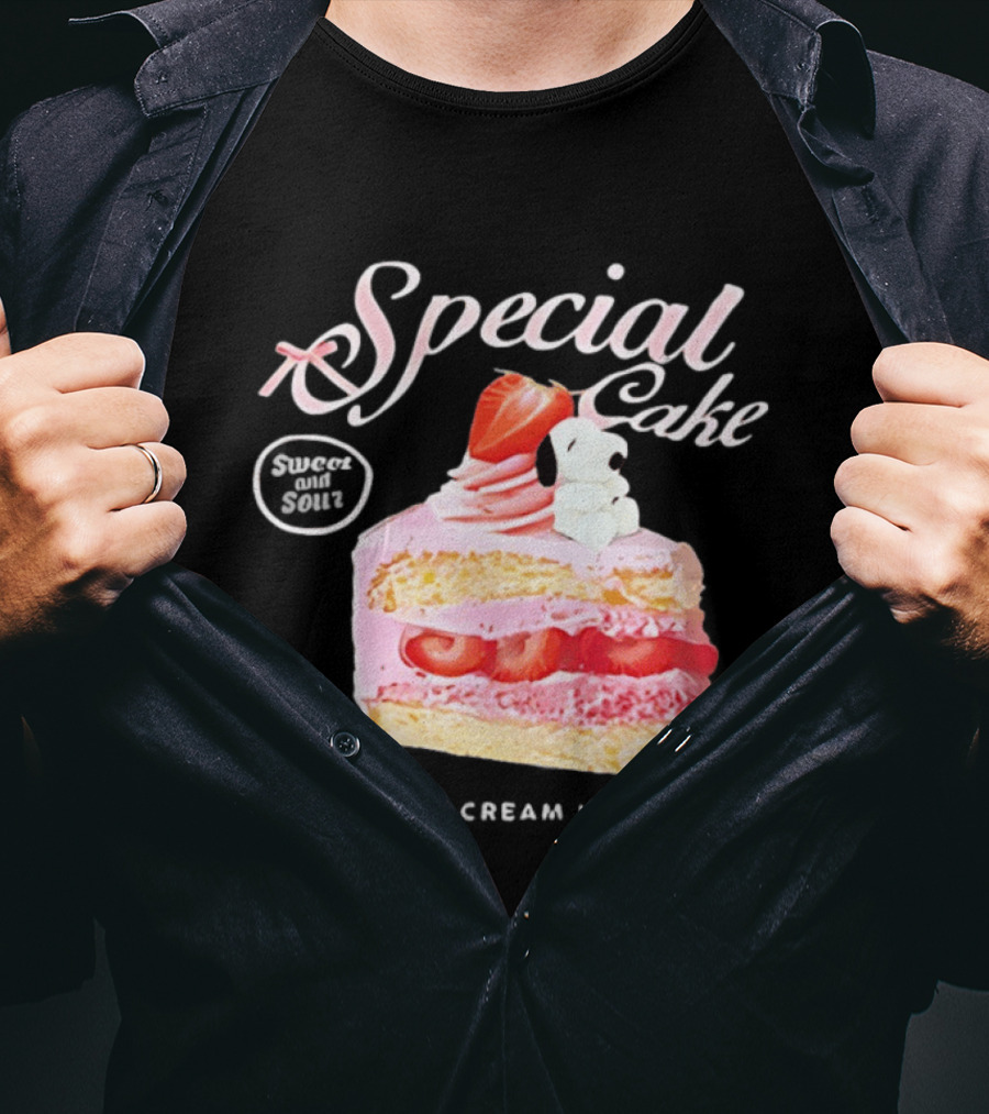 Special Cake Pink Cream With Strawberry And Snoopy T-Shirt