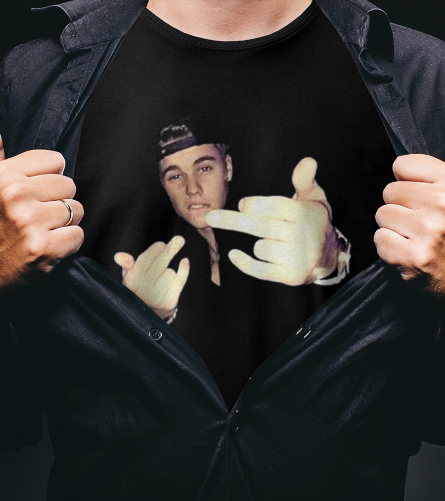 Justin Bieber Middle Finger Gesture Bold Expression T-Shirt