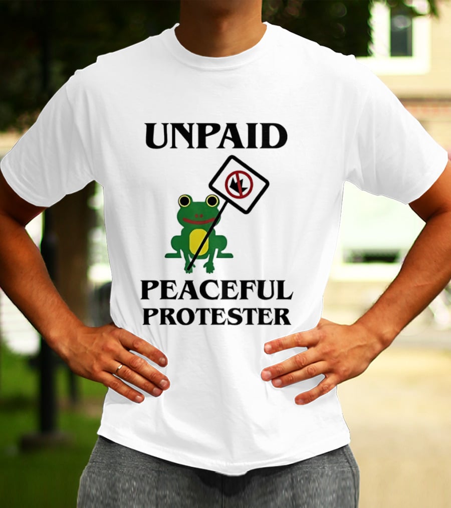 Unpaid Peaceful Protester Frog Holding No King Sign T-Shirt