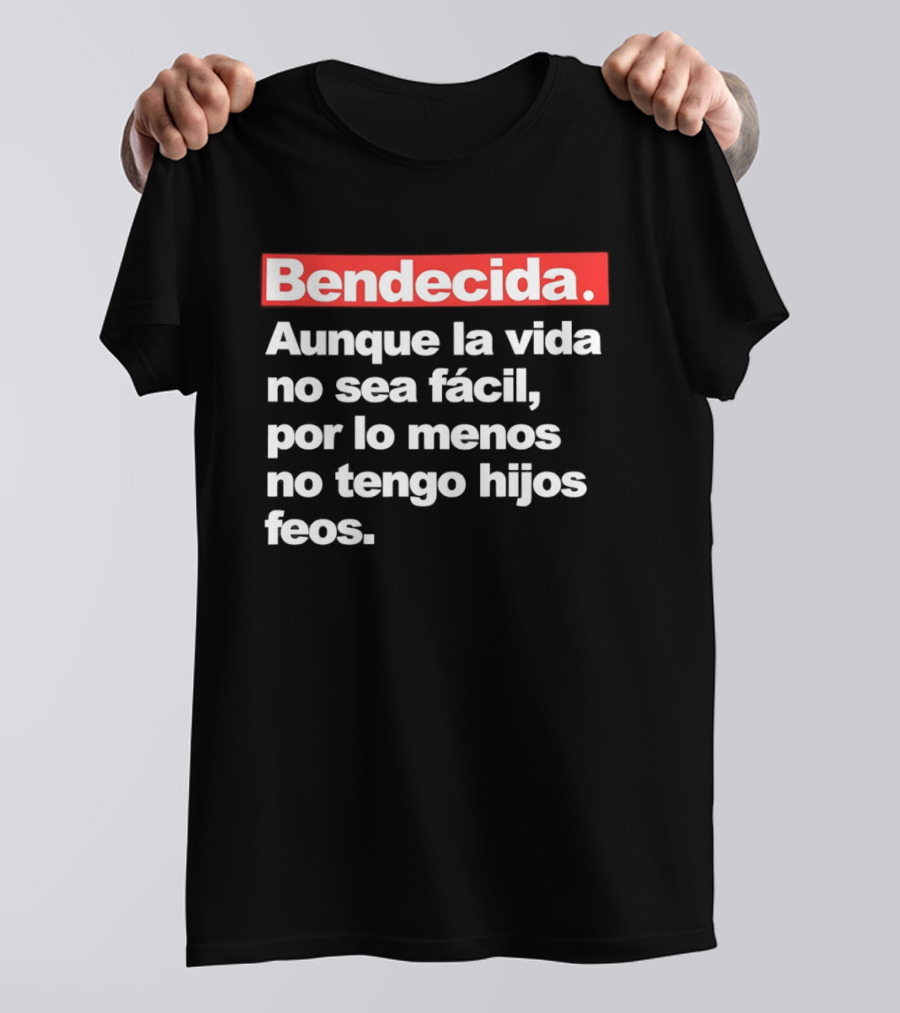 Bendecida Aunque La Vida No Sea Fácil Por Lo Menos No Tengo Hijos Feos T-Shirt