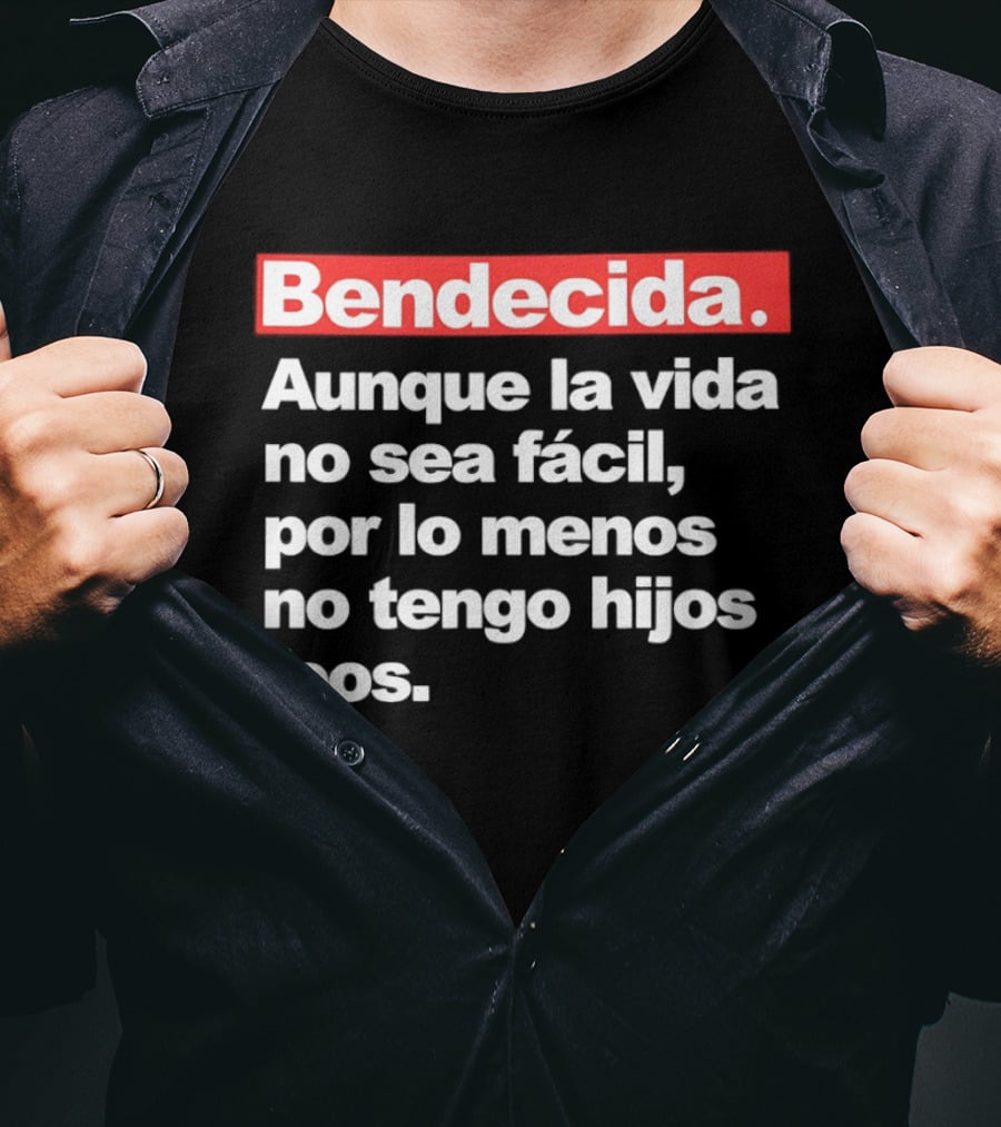 Bendecida Aunque La Vida No Sea Fácil Por Lo Menos No Tengo Hijos Feos T-Shirt