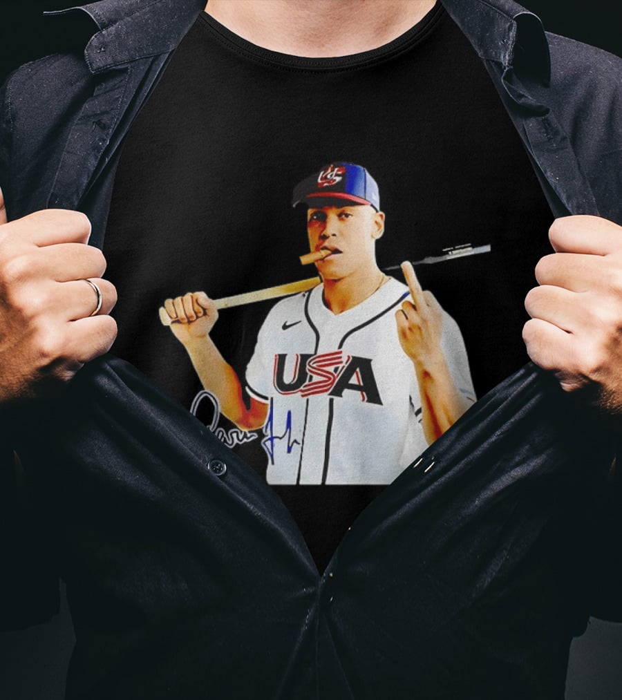 Aaron Judge USA World Baseball Smoking Middle Finger Gesture Iconic Sports Symbolism T-Shirt