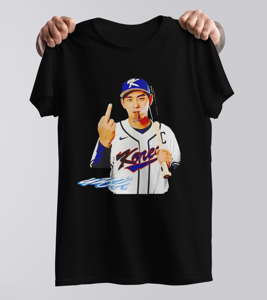 Korea World Baseball Jung Hoo Lee Smoking Cigar Middle Finger T-Shirt