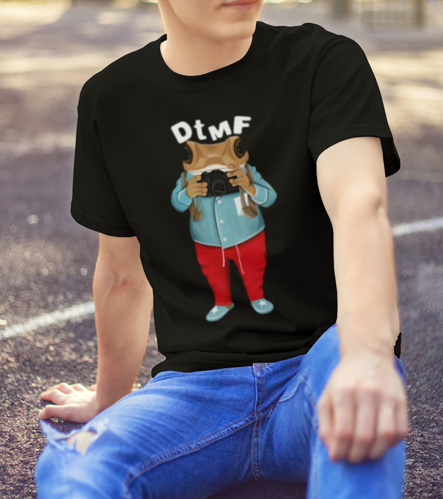 Bad Bunny Dtmf Voy A Mimir Frog Character With Camera T-Shirt