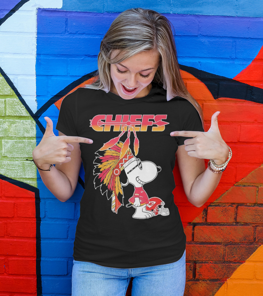 Kansas City Chiefs Snoopy Native American Helmet Charlie Brown NFL Peanuts Crossover T-Shirt