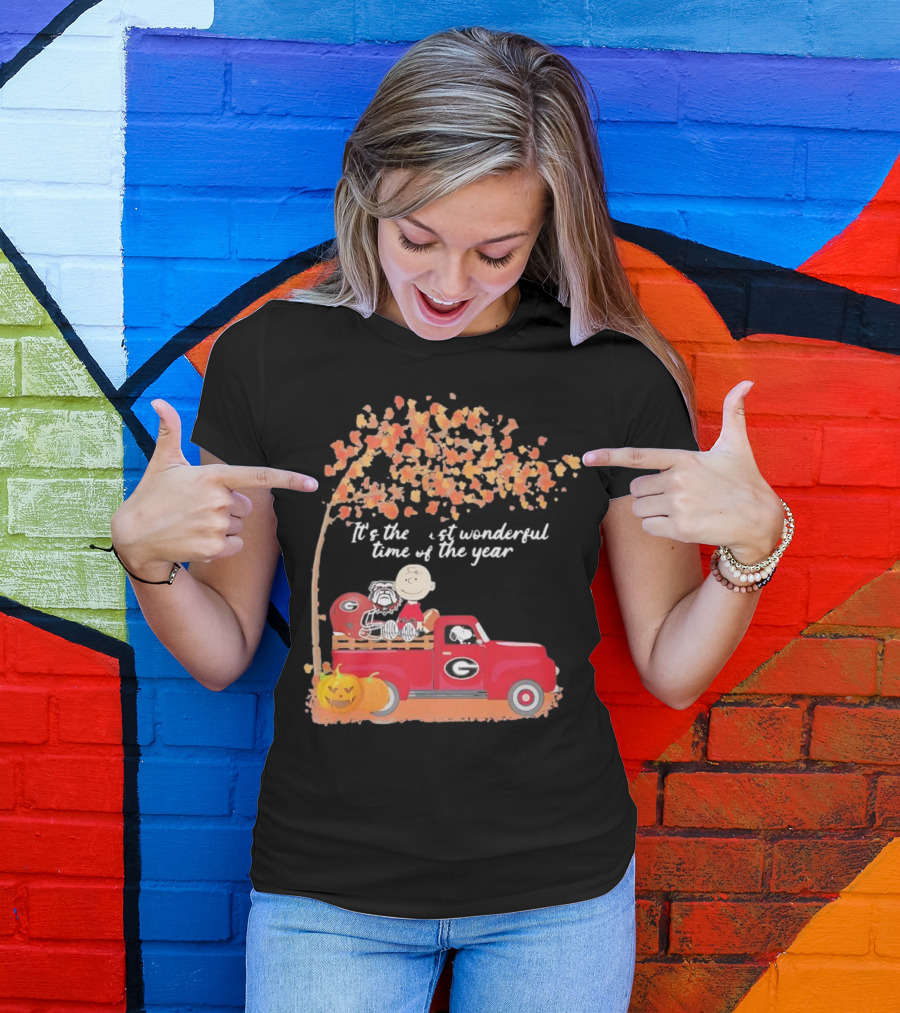 Snoopy Charlie Brown Georgia Bulldogs Red Truck Fall Halloween T-Shirt