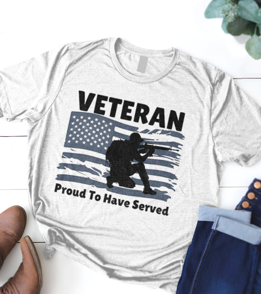 Veteran Proud To Have Served American Flag And Soldier Kneeling T-Shirt