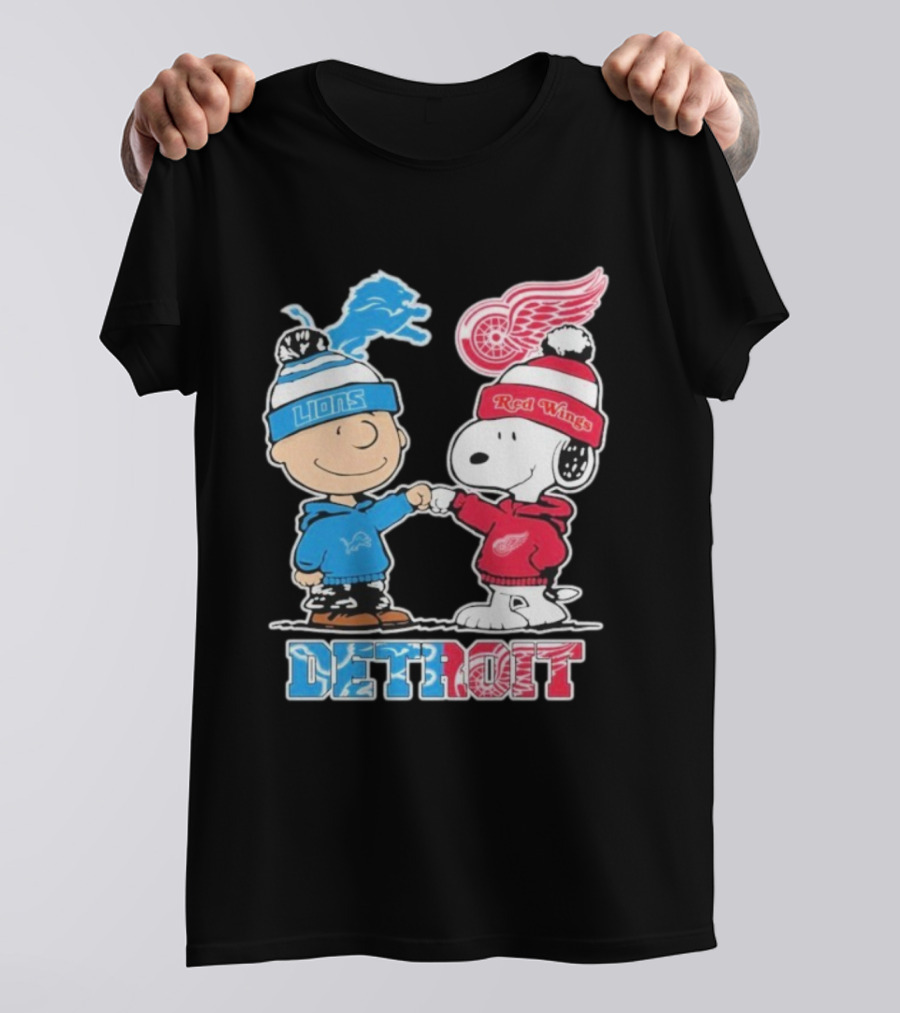 Detroit Snoopy Peanuts Fan Lions Red Wings Christmas T-Shirt