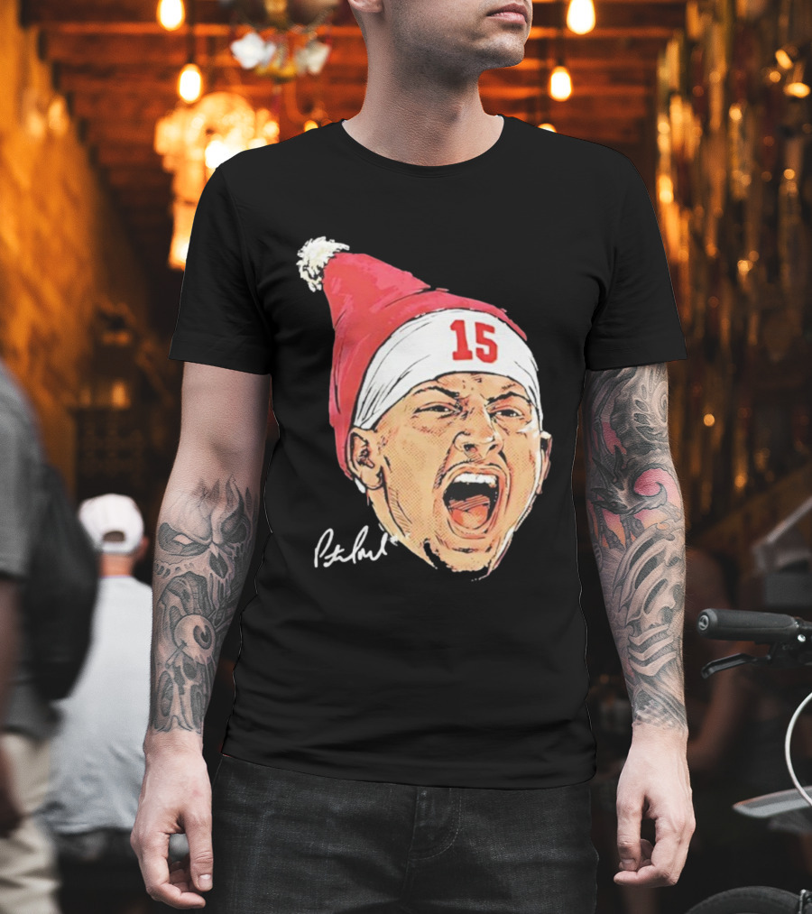 Patrick Mahomes Santa Hat Kansas City Chiefs Merry Christmas Signature 15 T-Shirt