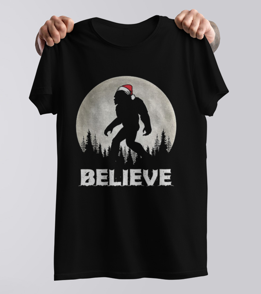 Believe Bigfoot Santa Sasquatch Merry Christmas Vintage Moon Scene T-Shirt