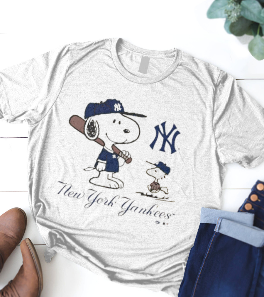 New York Yankees Snoopy And Woodstock Peanuts Collaboration T-Shirt