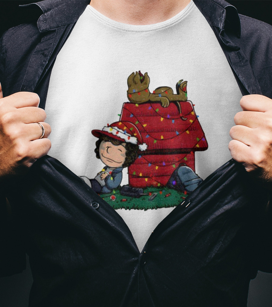 Peanuts Stranger Things Dustin Christmas Snoopy Doghouse Holiday Scene T-Shirt