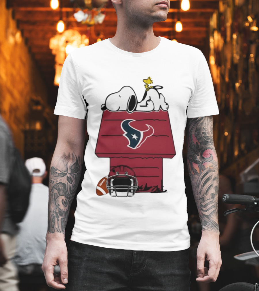 Houston Texans Snoopy Woodstock Peanuts Football House Doghouse Helmet T-Shirt