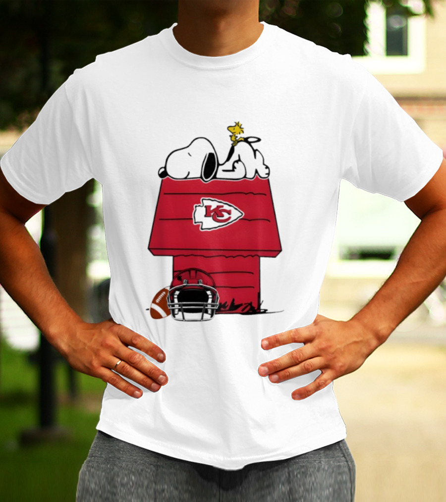 Kansas City Chiefs Snoopy Peanuts Football KC Logo Woodstock Doghouse T-Shirt