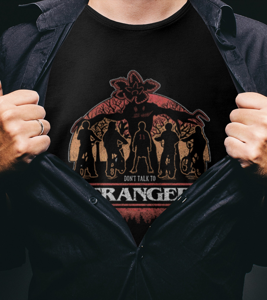 Stranger Things Don't Talk To Strangers Vintage Demogorgon Silhouette Retro Style T-Shirt