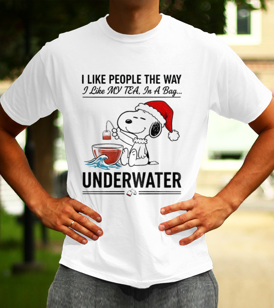 Snoopy Santa Hat I Like People The Way I Like My Tea Underwater Christmas T-Shirt