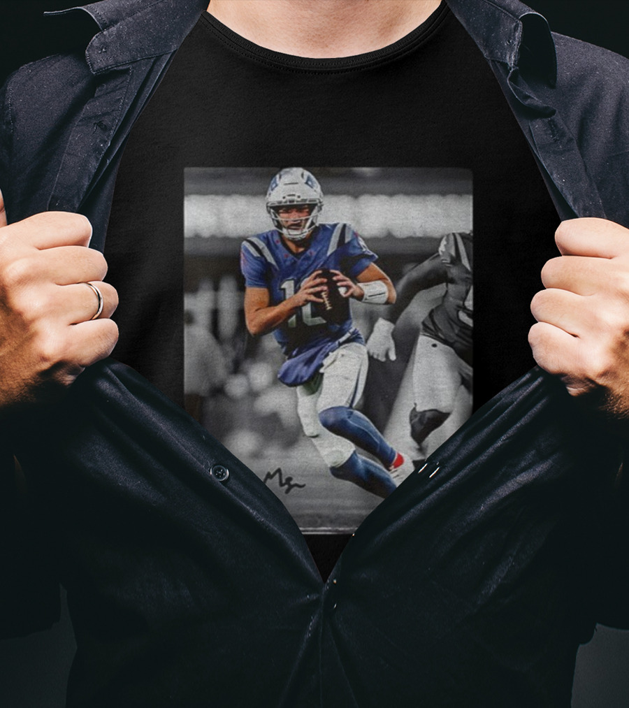 Drake Maye Vintage 90s Football Action Signature Photo T-Shirt