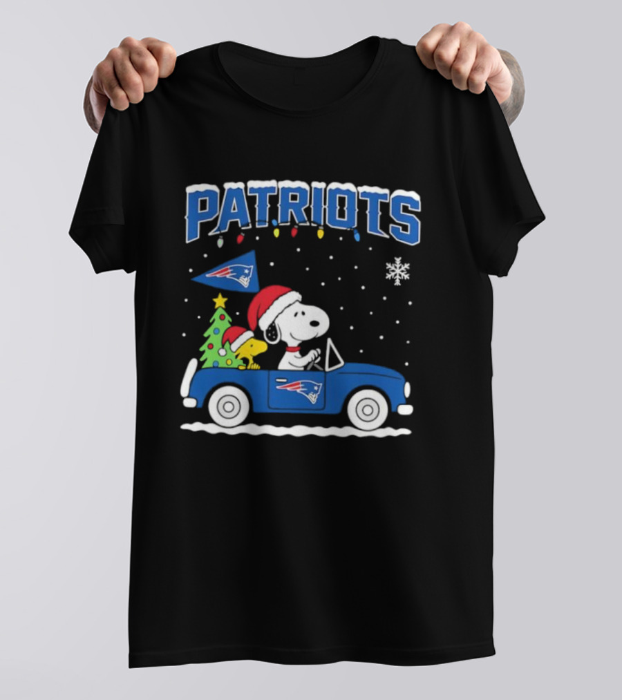 Snoopy Woodstock Santa Christmas New England Patriots Car T-Shirt