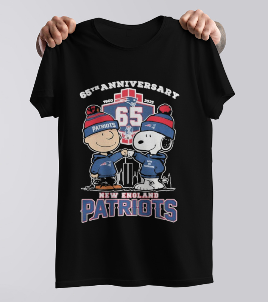 Snoopy Charlie Brown New England Patriots 65th Anniversary 1960 2025 T-Shirt
