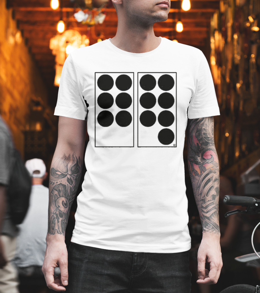 Six Seven Dots Circle Grid Pattern Retro Aesthetic T-Shirt