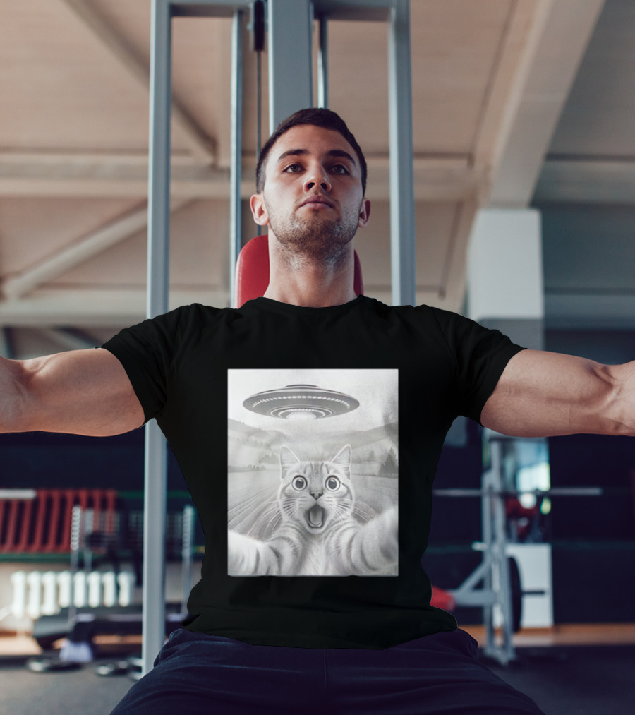 Cat Selfie UFO Encounter Funny Alien Theme T-Shirt