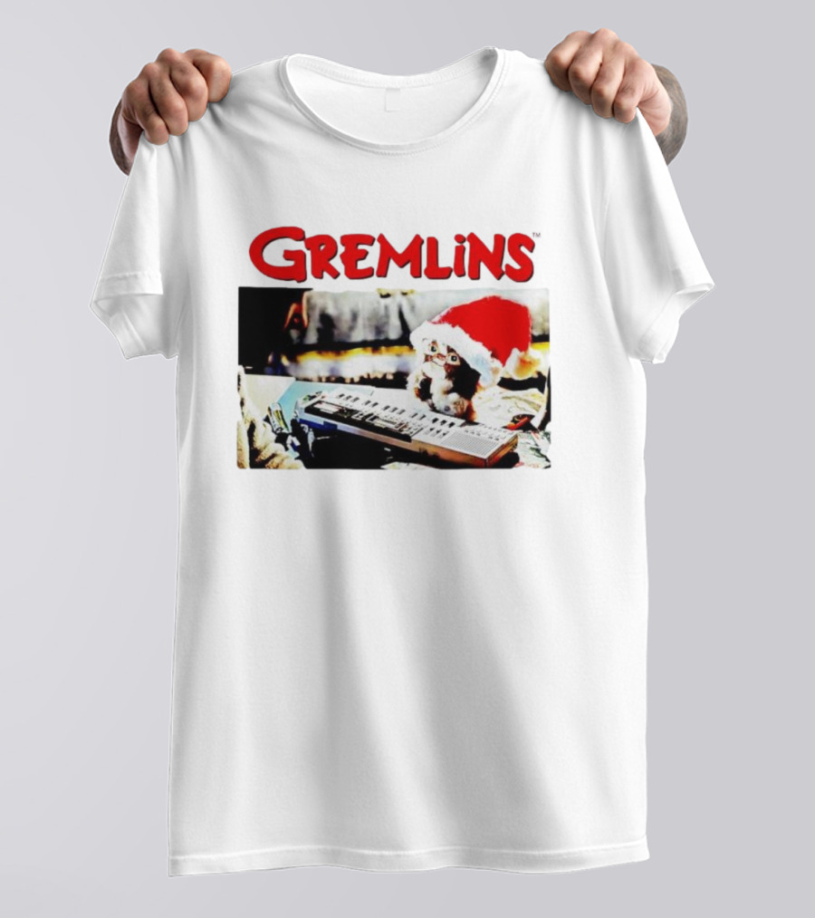 Gremlins Gizmo Christmas Santa Hat Keyboard Scene T-Shirt