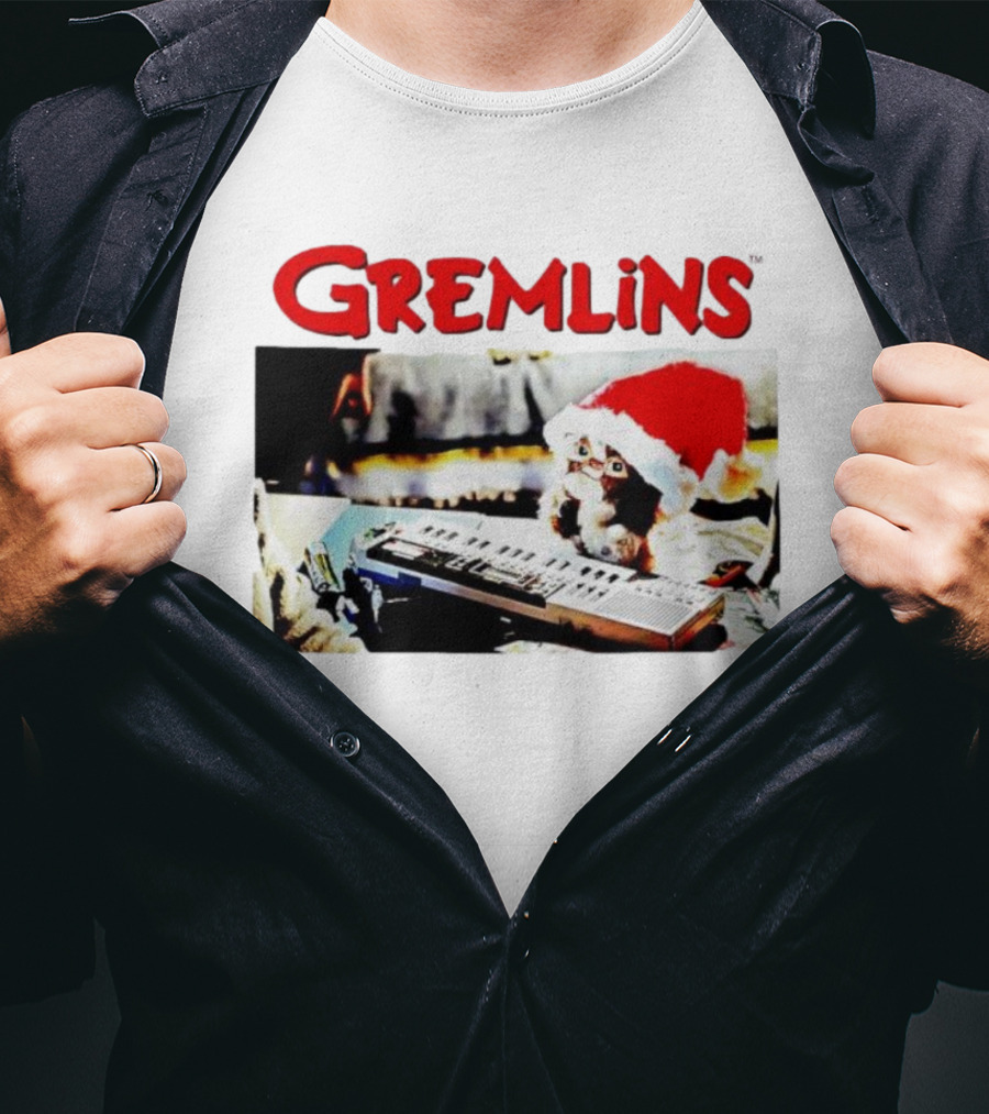 Gremlins Gizmo Christmas Santa Hat Keyboard Scene T-Shirt